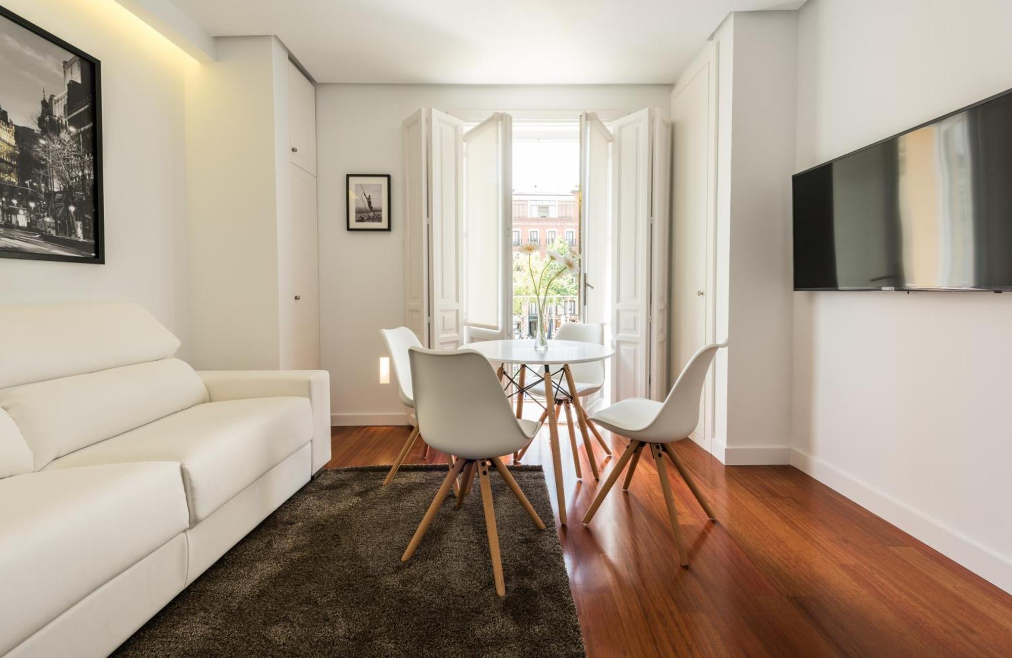Santa Ana Plaza Apartment Madrid Room photo