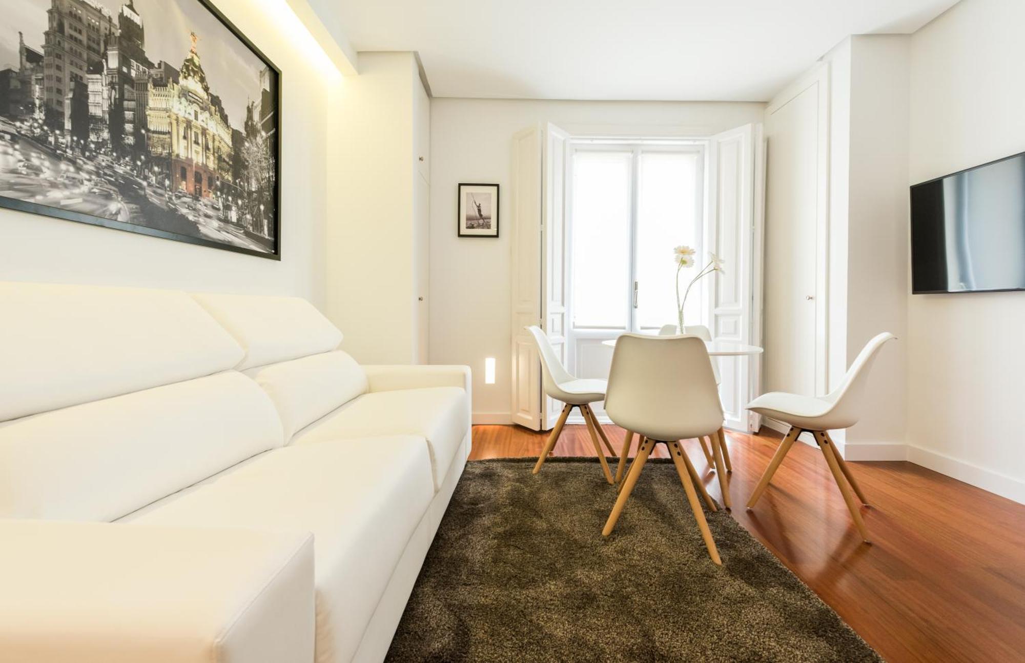 Santa Ana Plaza Apartment Madrid Room photo