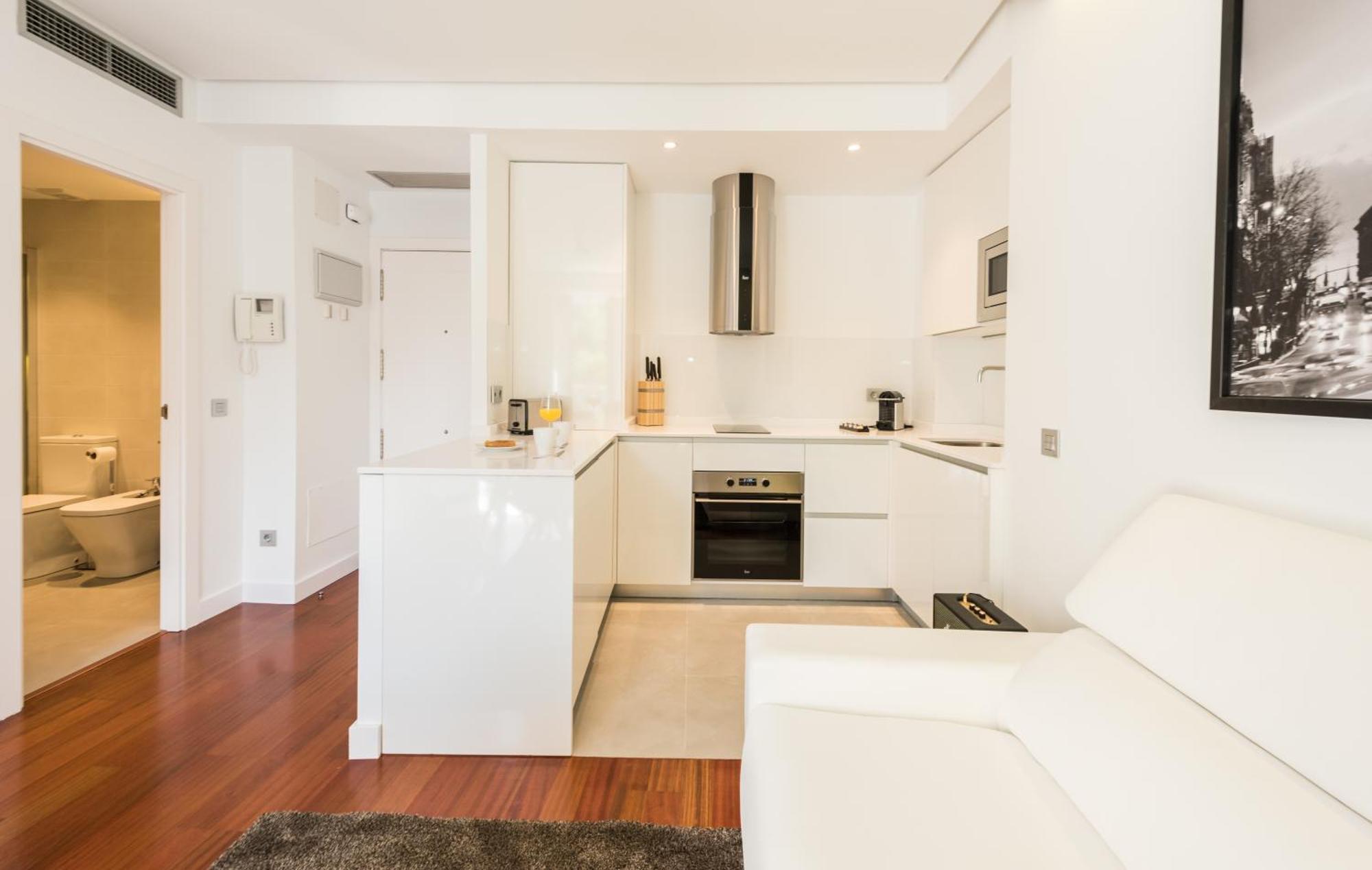Santa Ana Plaza Apartment Madrid Room photo