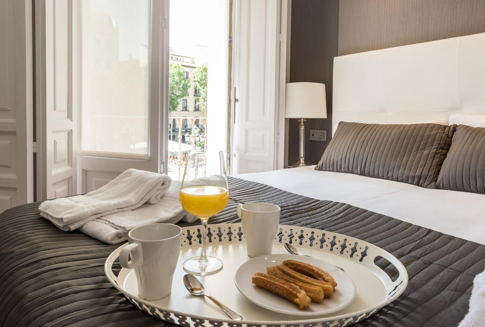 Santa Ana Plaza Apartment Madrid Room photo