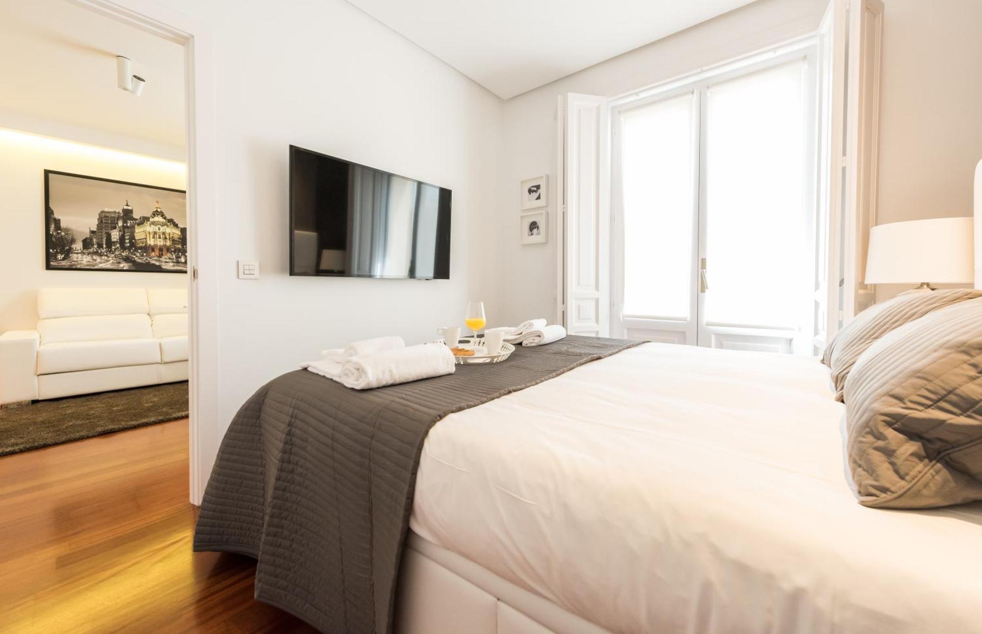Santa Ana Plaza Apartment Madrid Room photo