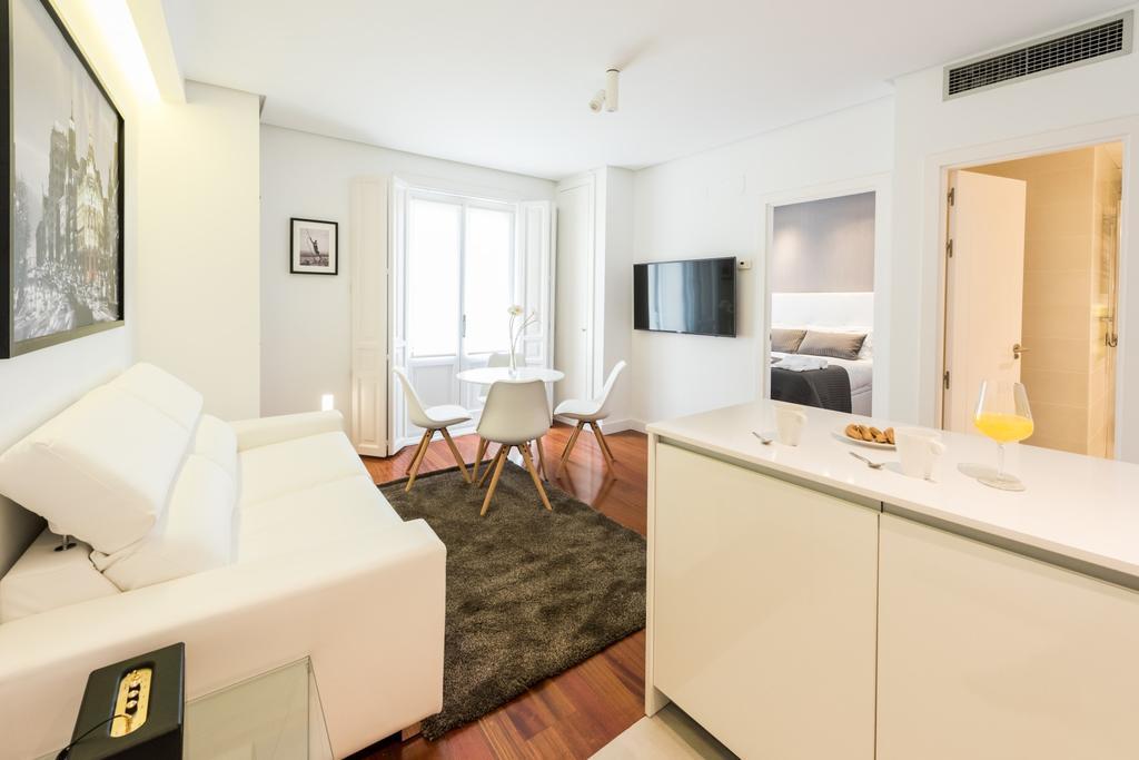 Santa Ana Plaza Apartment Madrid Exterior photo