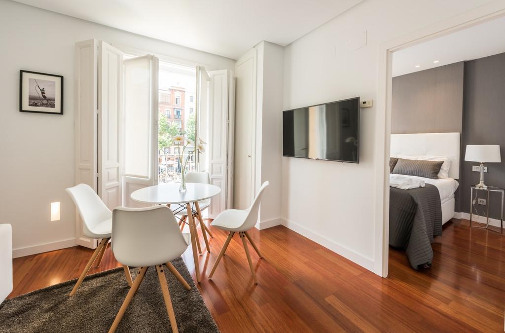 Santa Ana Plaza Apartment Madrid Exterior photo